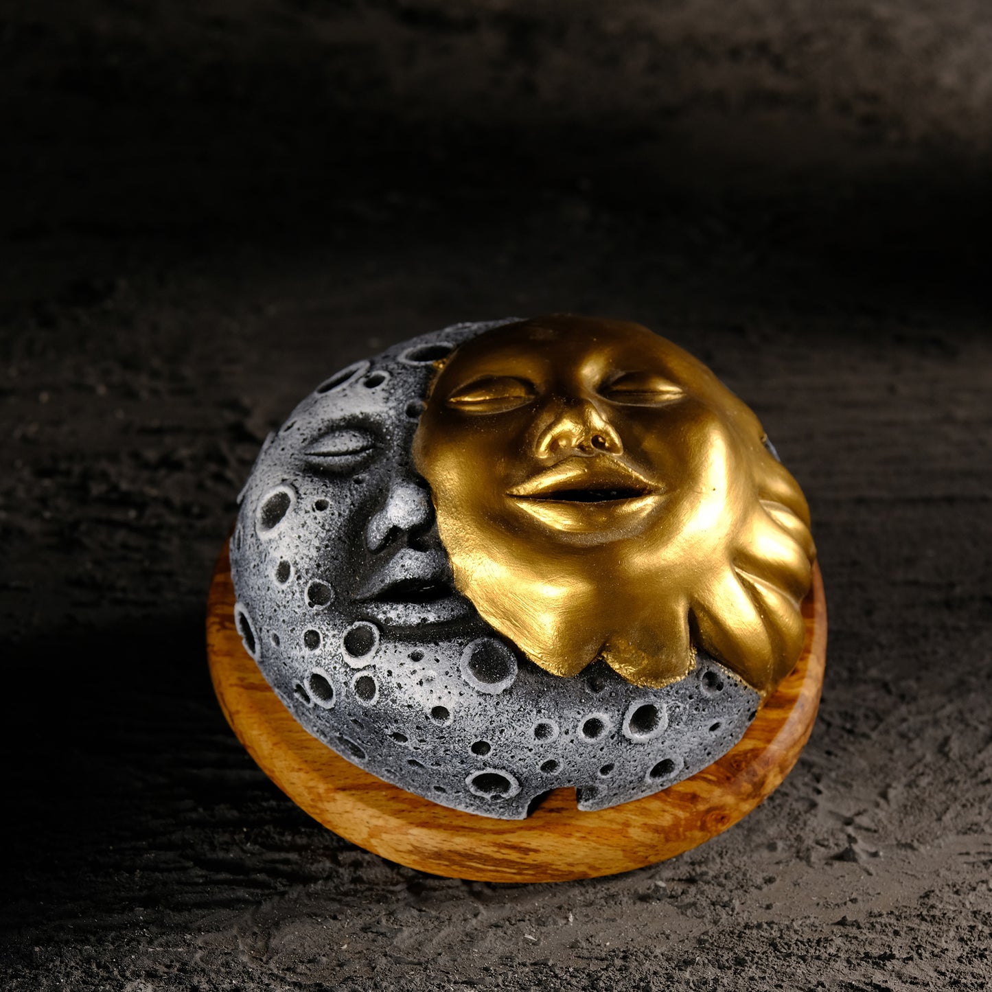 Moon & Sun Face Backflow Incense Burner (waking) 4 units